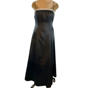 Betsy & Adam Jaslene 12 Black White Corset Back Dress Evening Gown Formal Prom